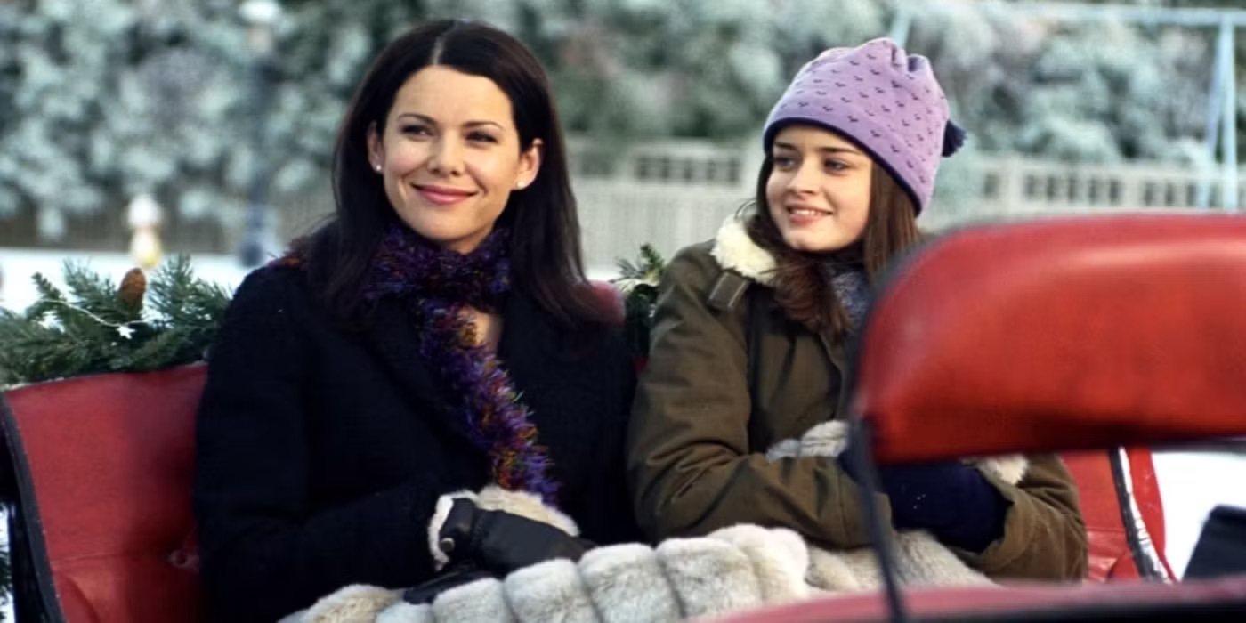 Warner Bros.’ largest ever Gilmore Girls fan experience is coming to Hollywood for the holidays, with brand-new Stars Hollow sets