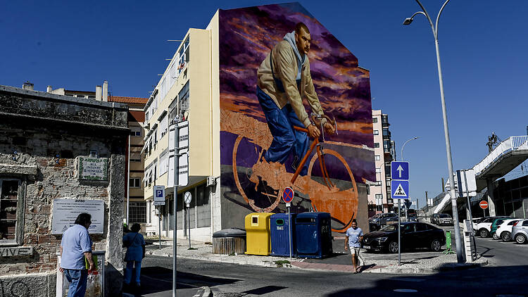 Pintura em desenvolvimento, por Jorge Charrua. Rua Elias Garcia, 149 (Venteira)