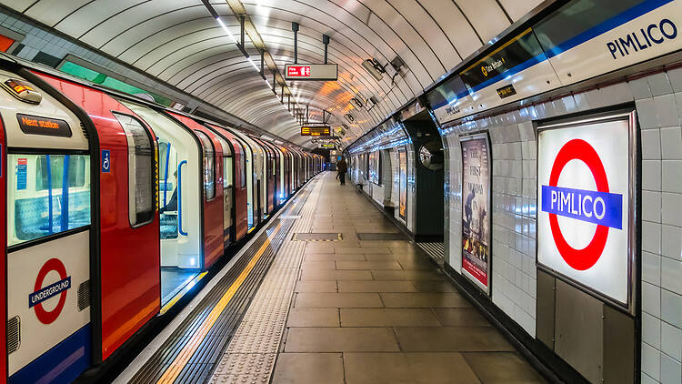 Victoria line train at Pimlico station Victoria line train at Pimlico station