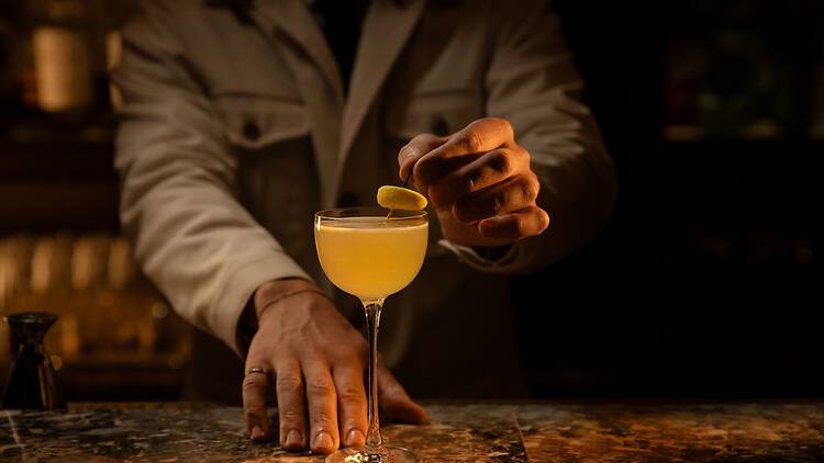 Cocktail au bar du George V