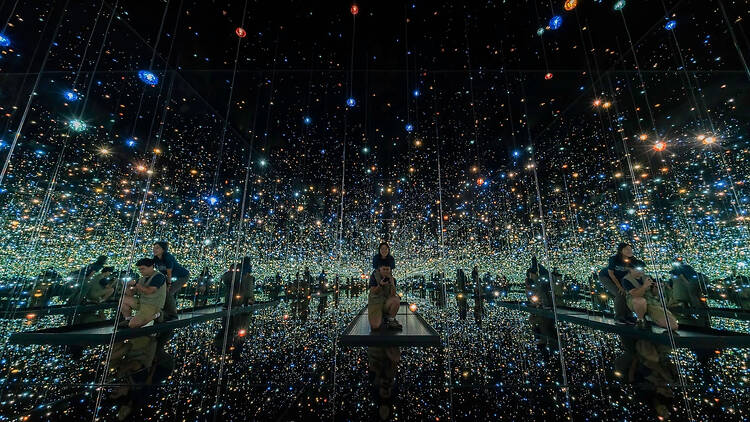 8. Infinity Mirror Rooms, The Broad, ลอสแอนเจลิส 8. Infinity Mirror Rooms, The Broad, ลอสแอนเจลิส