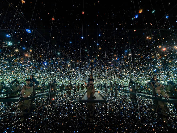 8. Infinity Mirror Rooms, The Broad, ลอสแอนเจลิส 8. Infinity Mirror Rooms, The Broad, ลอสแอนเจลิส