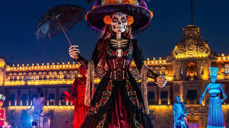 Ofrenda Monumental en el Zócalo por Día de Muertos Ofrenda Monumental en el Zócalo por Día de Muertos