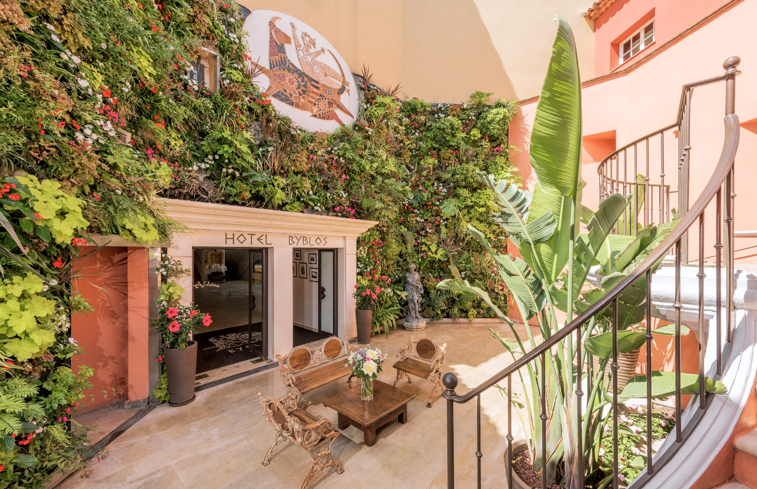This cult Cote d'Azur boutique hotel on the French Riviera oozes vintage Euro glamour