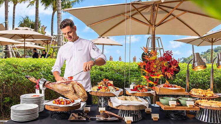 Make a Sunday of it at Beach House Layan Make a Sunday of it at Beach House Layan