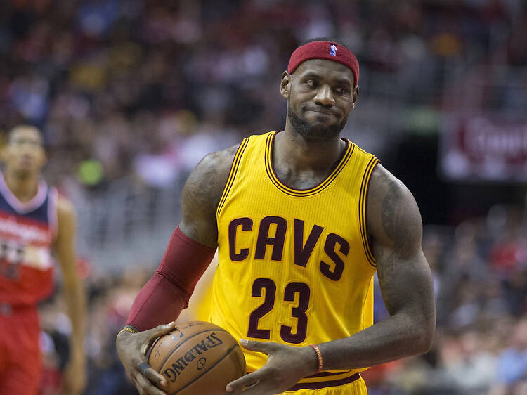 LeBron James finds new way to upset Chicagoans before Bulls opener