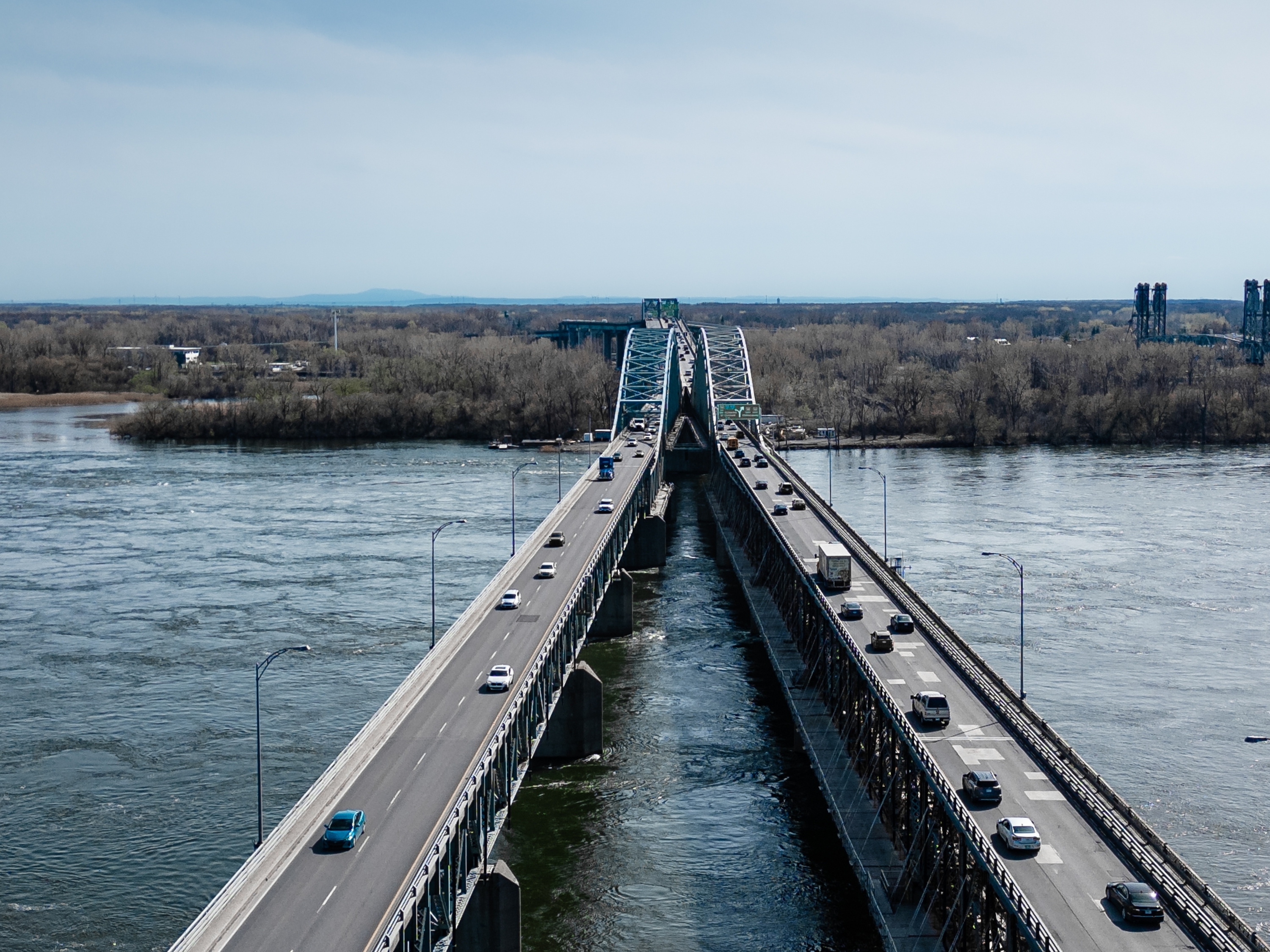 A crack in the Mercier Bridge has triggered an indefinite lane closure—and a brutal Montréal commute