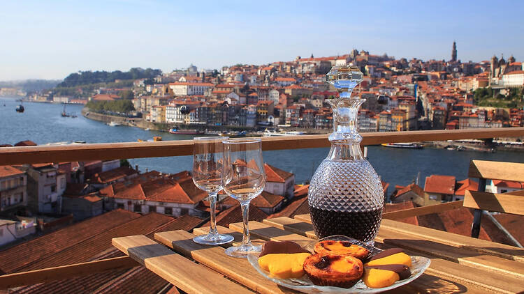 Vistes sobre el riu a Porto, Portugal Vistes sobre el riu a Porto, Portugal
