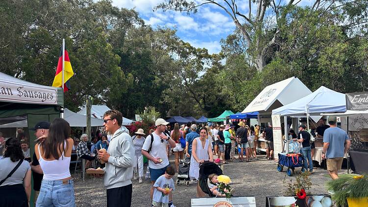 Pick up fresh produce at Noosa Farmers Market Pick up fresh produce at Noosa Farmers Market