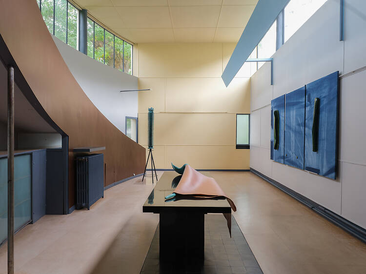 Art Basel Paris : Katinka Bock déploie une expo pleine de poésie dans l’incroyable Maison La Roche du Corbusier
