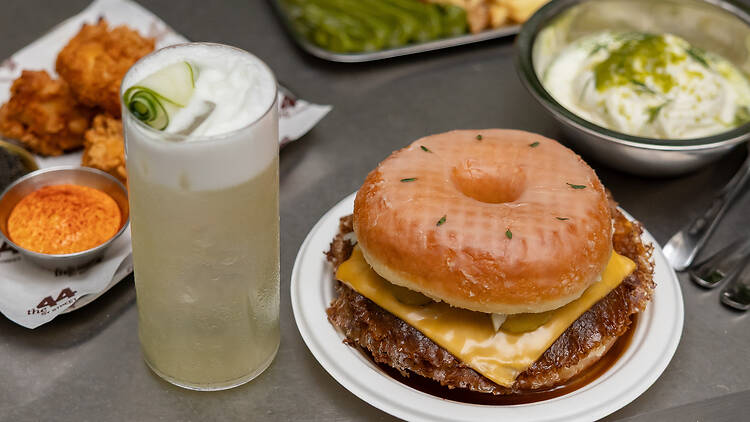 Street Smash Burger x O Velho Eurico Street Smash Burger x O Velho Eurico