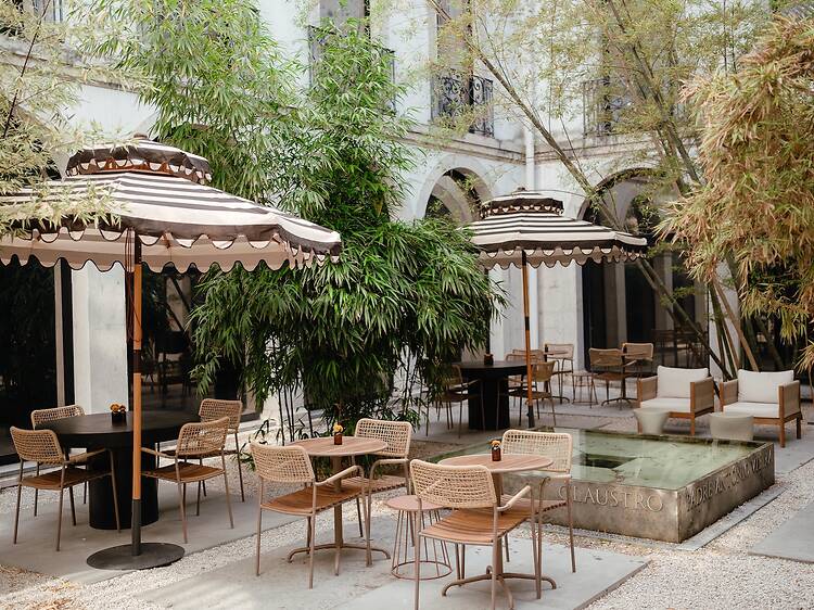 Num museu cheio de tesouros, este restaurante convida a degustar receitas portuguesas (mas não só)
