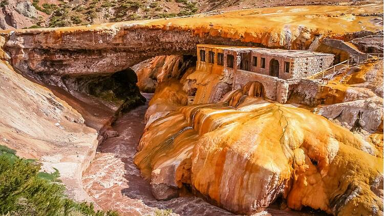 10. Monumento Natural Puente del Inca