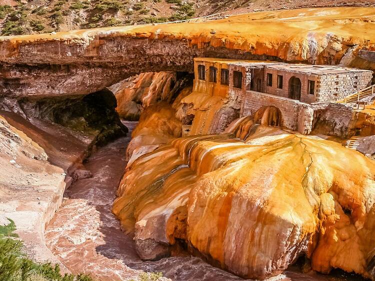10. Monumento Natural Puente del Inca