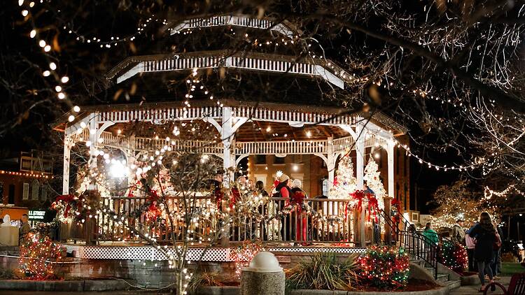 Christmas lights in Carlinville, Illinois Christmas lights in Carlinville, Illinois