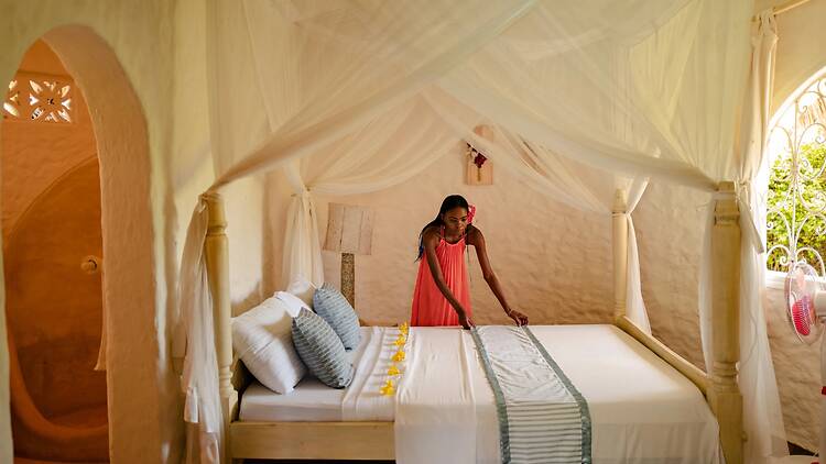 Airbnb host making a bed Airbnb host making a bed
