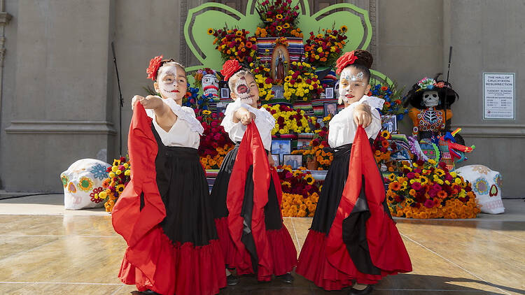 DĂa de los Muertos at Forest Lawn DĂa de los Muertos at Forest Lawn