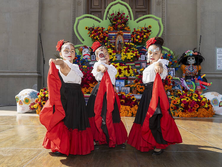 DĂa de los Muertos at Forest Lawn DĂa de los Muertos at Forest Lawn