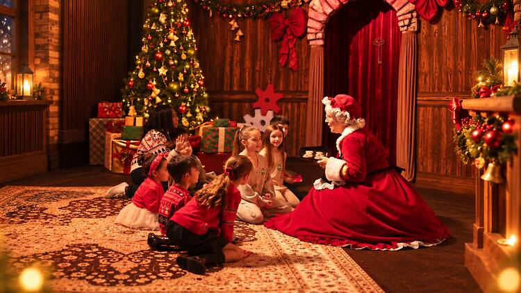 Mrs Claus with kids at Wundrful World of Christmas Mrs Claus with kids at Wundrful World of Christmas