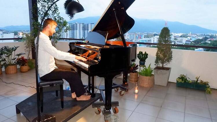 Let the music do the talking with The Pianologist Let the music do the talking with The Pianologist