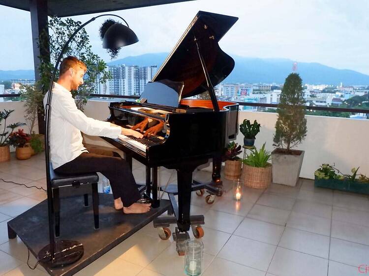 Let the music do the talking with The Pianologist Let the music do the talking with The Pianologist