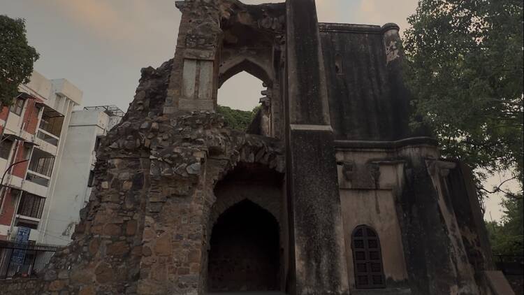 Pir Ghaib (The Saint Who Vanished) Pir Ghaib (The Saint Who Vanished)