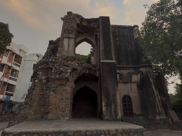 Pir Ghaib (The Saint Who Vanished) Pir Ghaib (The Saint Who Vanished)