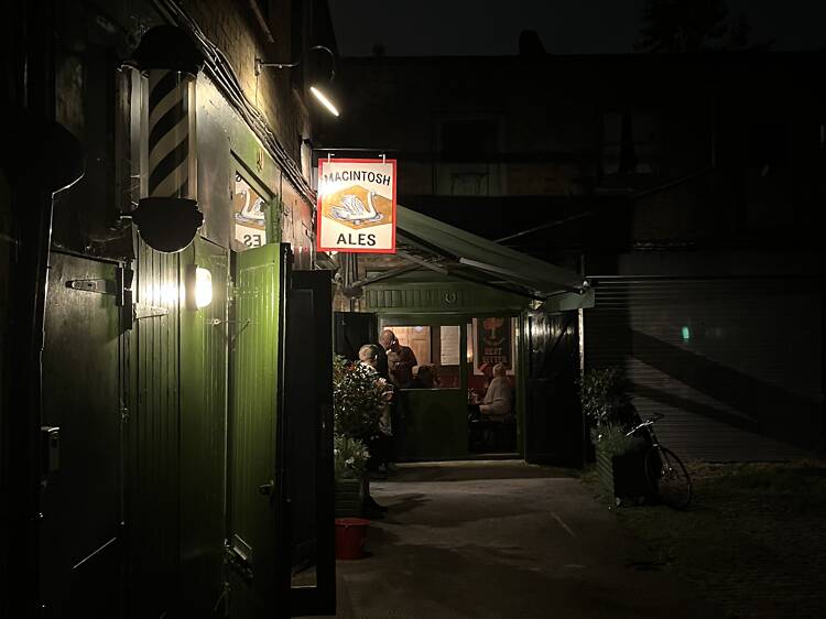 Macintosh Ale House
