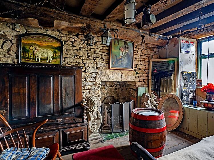 The Ancient Ram Inn: ¡dormirás con fantasmas sexuales! The Ancient Ram Inn: ¡dormirás con fantasmas sexuales!