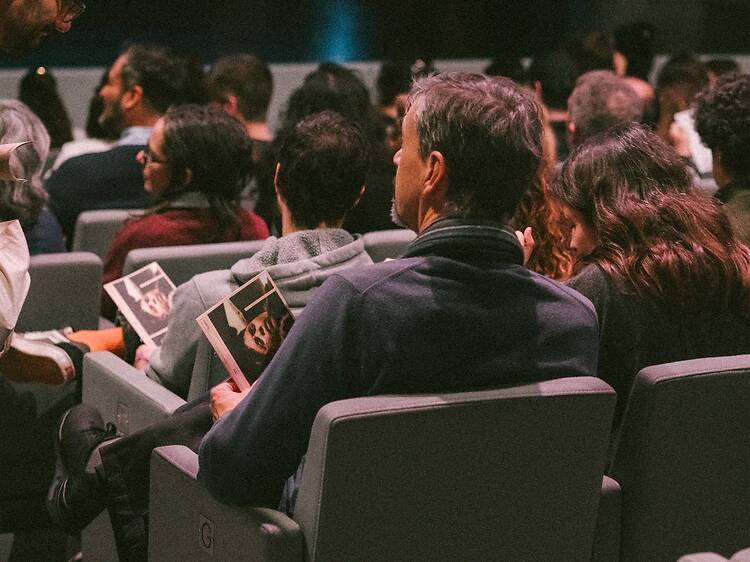 Lisboa testa serviço de guia para quem não consegue ir sozinho ao teatro Lisboa testa serviço de guia para quem não consegue ir sozinho ao teatro