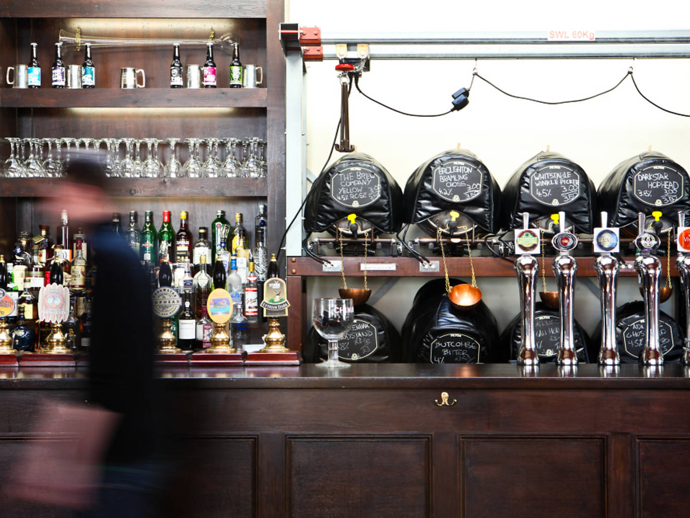 11 Best Hammersmith Pubs To Drink Near The River