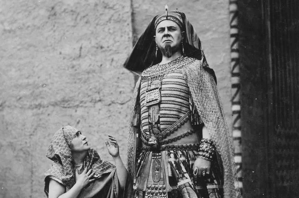 The Loves of Pharaoh 1922, directed by Ernst Lubitsch Film review