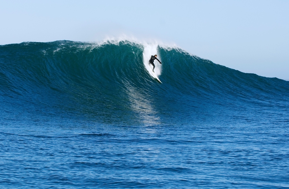 Waveriders 2009, directed by Joel Conroy | Film review