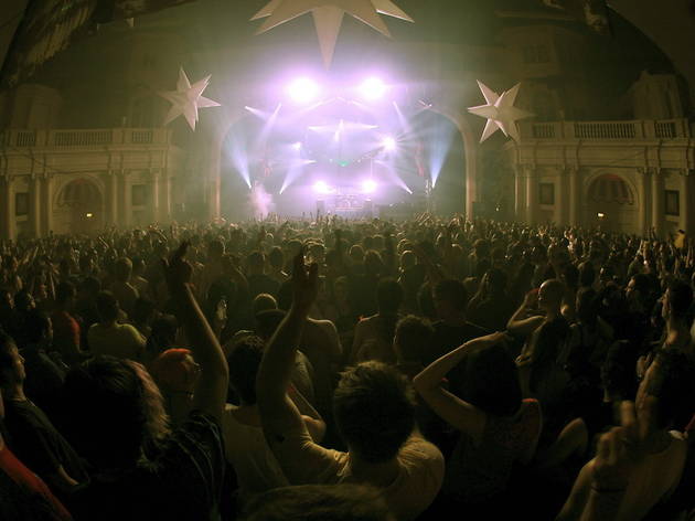 Clubs_getloadedinthedark_nye_brixtonacademy_2009press.jpg Clubs_getloadedinthedark_nye_brixtonacademy_2009press.jpg