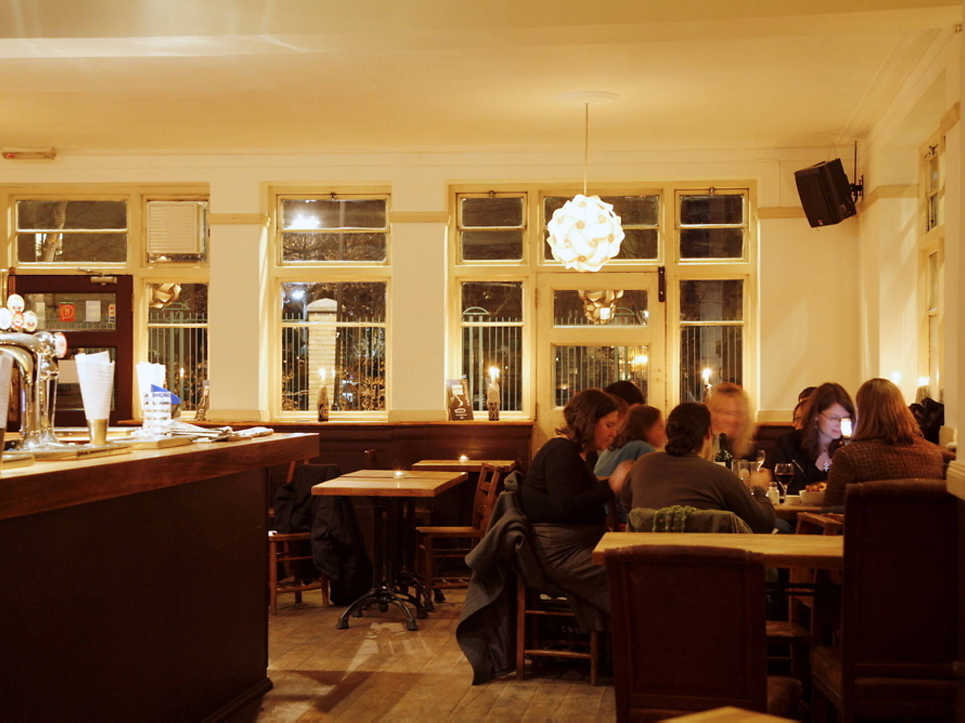 10 Best Pubs in King's Cross, From Craft Beer Boozers To Gastropubs