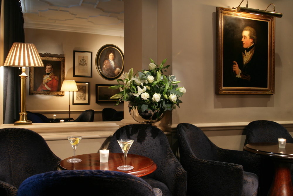 quiet-bars-in-london-for-a-peaceful-drink