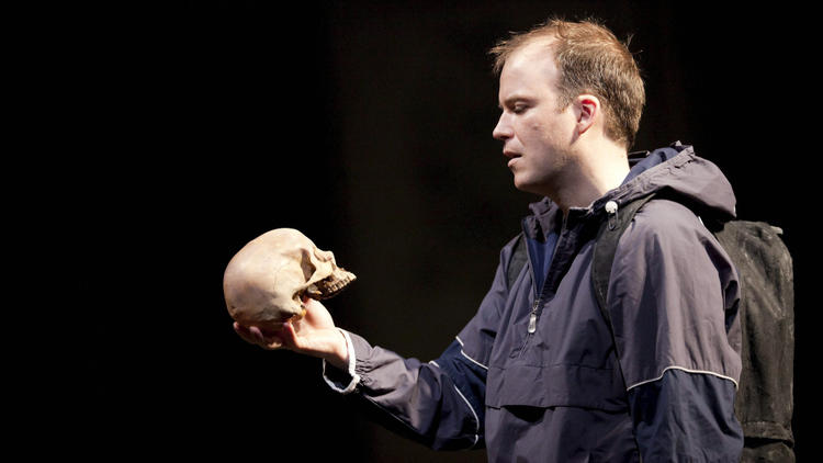 Theatre_hamlet_nationaltheatre_2010press_CREDIT_Johan Persson.jpg