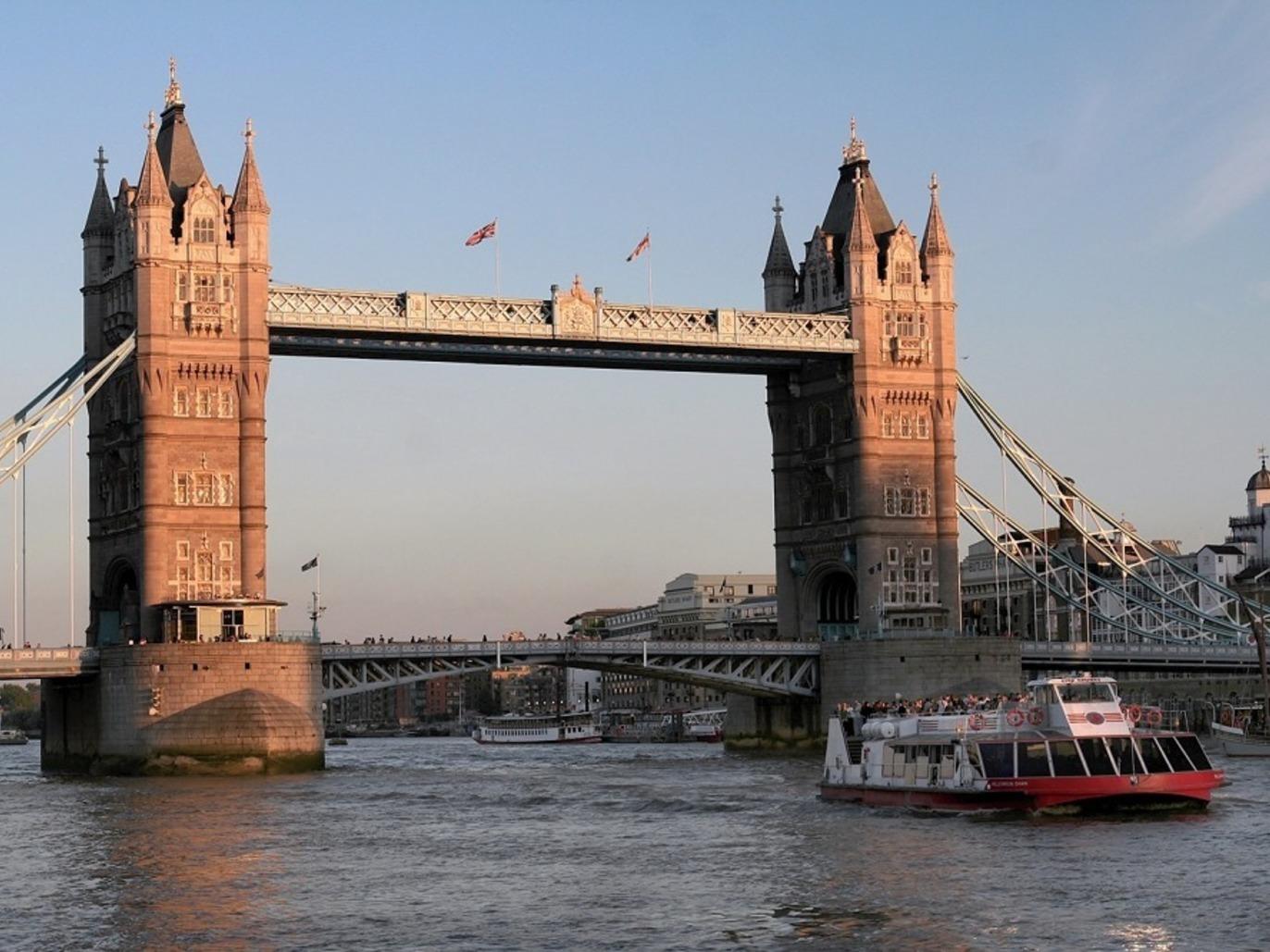 boat tours london england