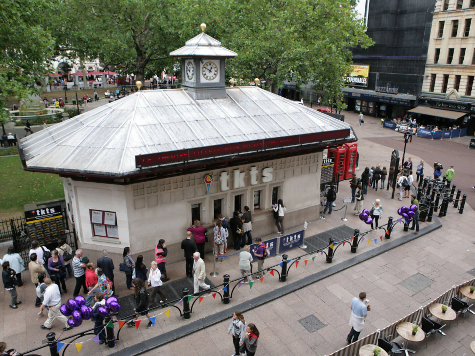 How To Get Last Minute Theatre Tickets In London For A Cheap West End Trip