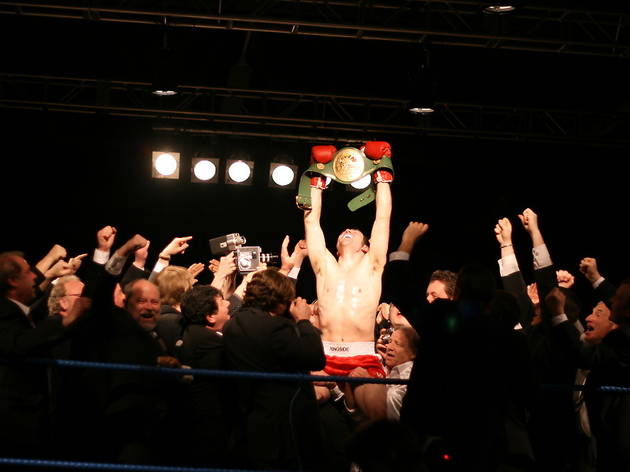 Winstone_lifting_WBC_belt.jpg Winstone_lifting_WBC_belt.jpg