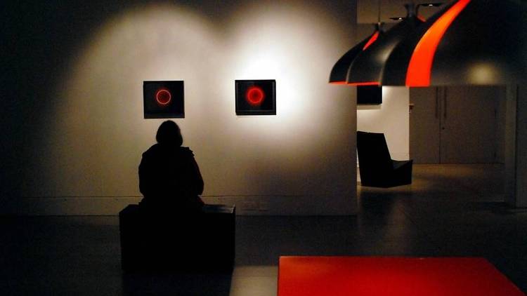 AT_SittingAndLooking_ CREDIT_StewartRutter_press2011.jpg