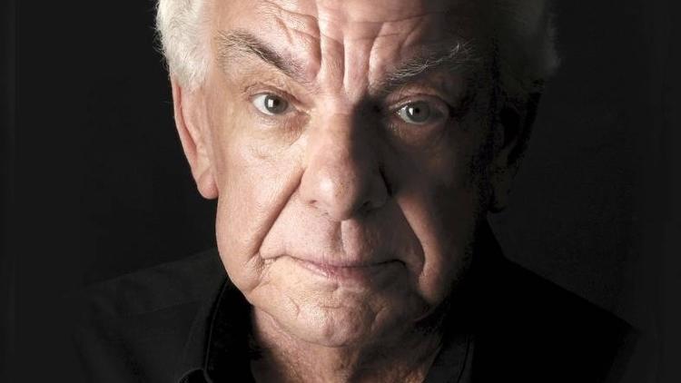 COMEDY_BarryCryer_CREDIT_SteveUllathorn_press2011.jpg