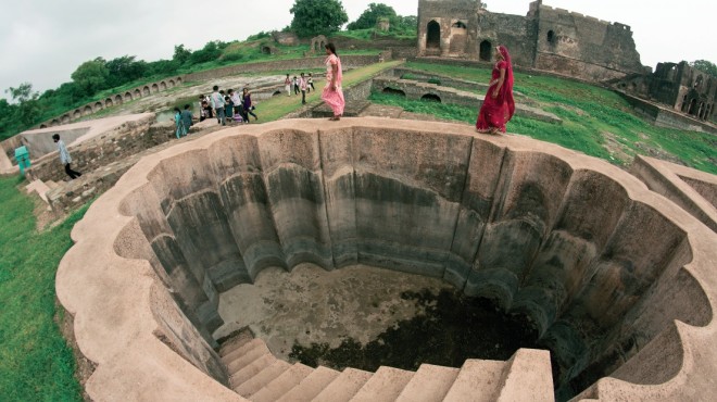 A bathing tank in Jahaz Mahal, Mandu, India