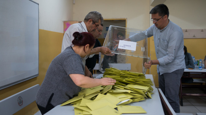 Inside an Istanbul polling station on election day, Saturday June 6 2015© Julius Motal